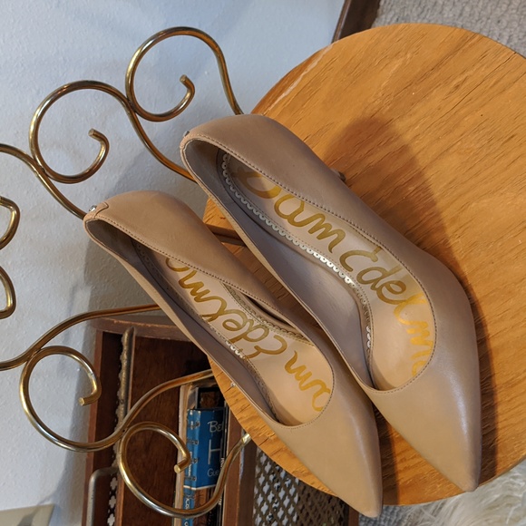 Pointed Toe Pumps - Picture 11 of 12